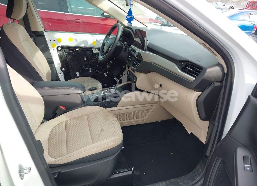 Photo 5 of 2020 Ford Escape SE (VIN 1FMCU9G67LUB21293)