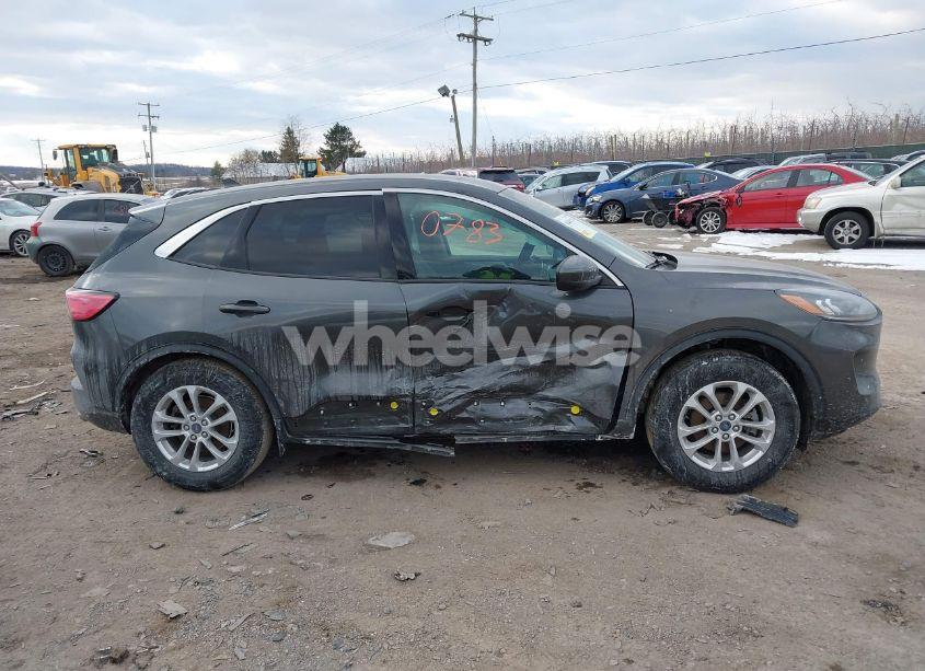 Photo 13 of 2020 Ford Escape SE (VIN 1FMCU9G67LUB21682)