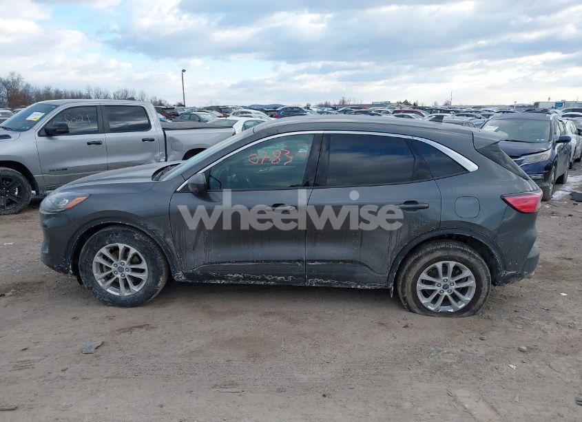 Photo 14 of 2020 Ford Escape SE (VIN 1FMCU9G67LUB21682)