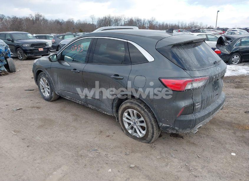 Photo 3 of 2020 Ford Escape SE (VIN 1FMCU9G67LUB21682)