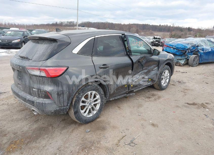 Photo 4 of 2020 Ford Escape SE (VIN 1FMCU9G67LUB21682)