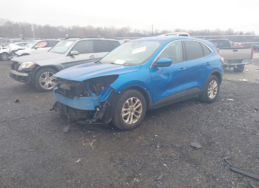 Photo 2 of 2020 Ford Escape SE (VIN 1FMCU9G67LUB25621)