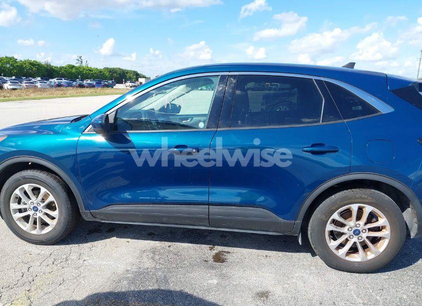 Photo 14 of 2020 Ford Escape SE (VIN 1FMCU9G67LUB29829)