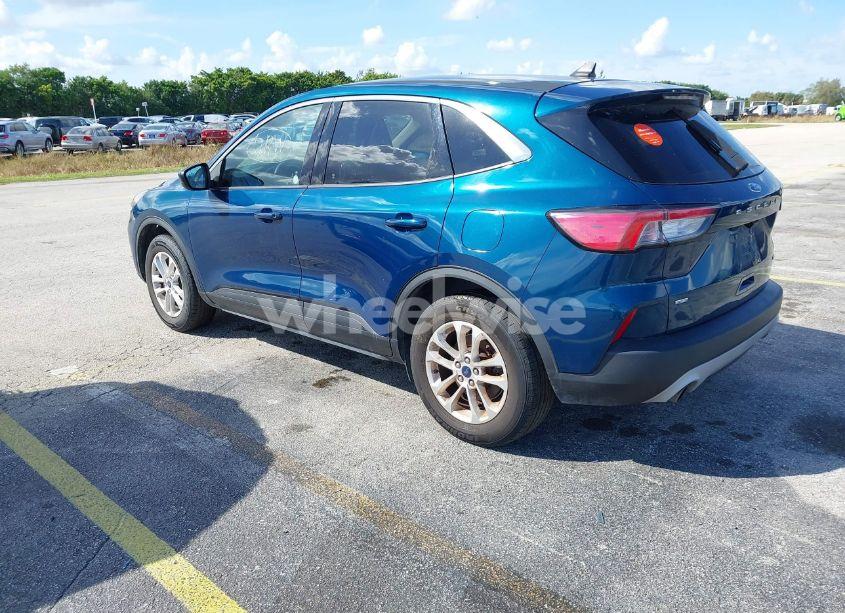 Photo 3 of 2020 Ford Escape SE (VIN 1FMCU9G67LUB29829)
