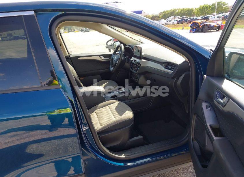 Photo 5 of 2020 Ford Escape SE (VIN 1FMCU9G67LUB29829)