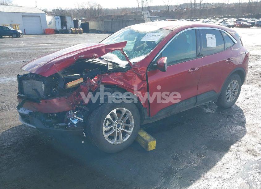 Photo 2 of 2020 Ford Escape SE (VIN 1FMCU9G67LUB37980)
