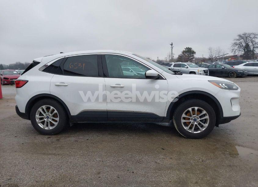 Photo 13 of 2020 Ford Escape SE (VIN 1FMCU9G67LUB80232)