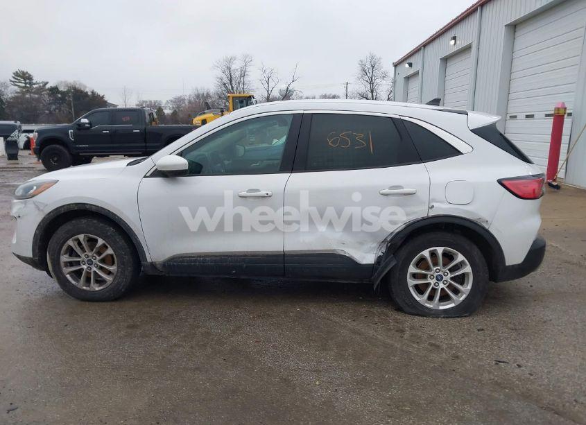 Photo 14 of 2020 Ford Escape SE (VIN 1FMCU9G67LUB80232)