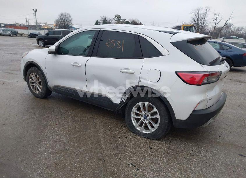 Photo 3 of 2020 Ford Escape SE (VIN 1FMCU9G67LUB80232)