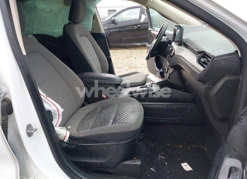 Photo 5 of 2020 Ford Escape SE (VIN 1FMCU9G67LUB80232)