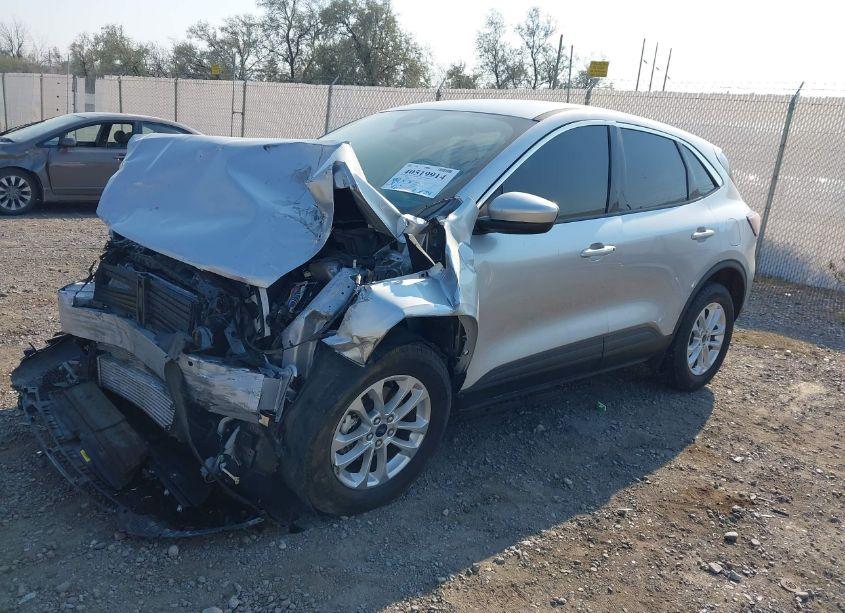 Photo 2 of 2020 Ford Escape SE (VIN 1FMCU9G67LUB92185)