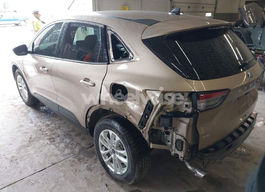 Photo 3 of 2020 Ford Escape SE (VIN 1FMCU9G67LUC14248)