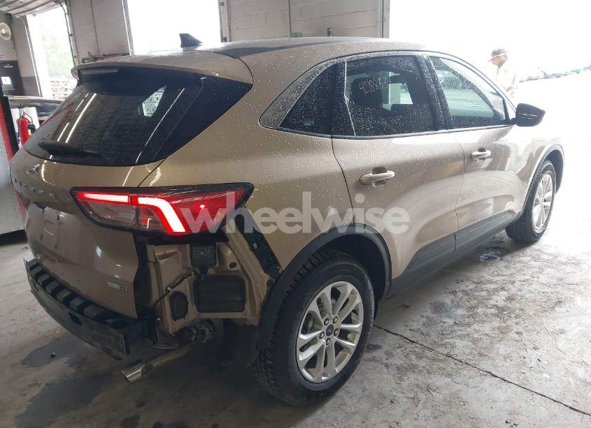 Photo 4 of 2020 Ford Escape SE (VIN 1FMCU9G67LUC14248)