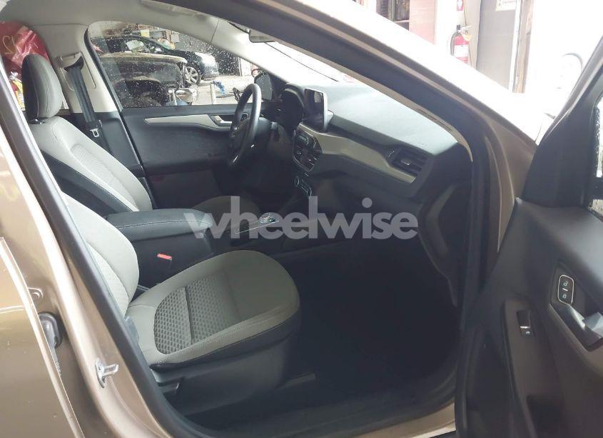 Photo 5 of 2020 Ford Escape SE (VIN 1FMCU9G67LUC14248)