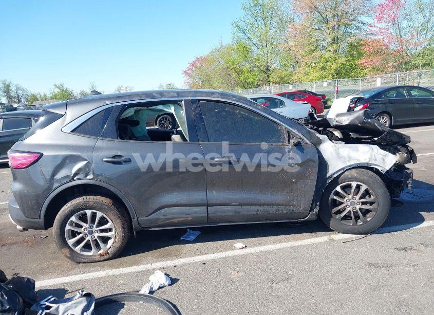 Photo 13 of 2020 Ford Escape SE (VIN 1FMCU9G67LUC37416)