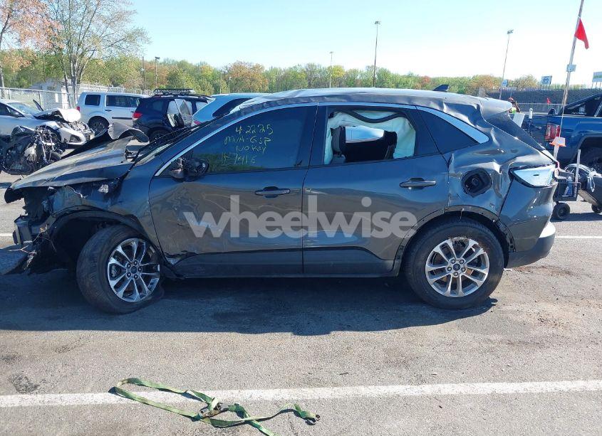 Photo 14 of 2020 Ford Escape SE (VIN 1FMCU9G67LUC37416)