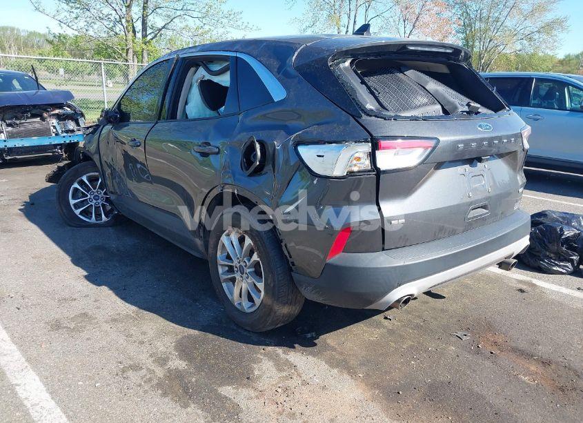 Photo 3 of 2020 Ford Escape SE (VIN 1FMCU9G67LUC37416)