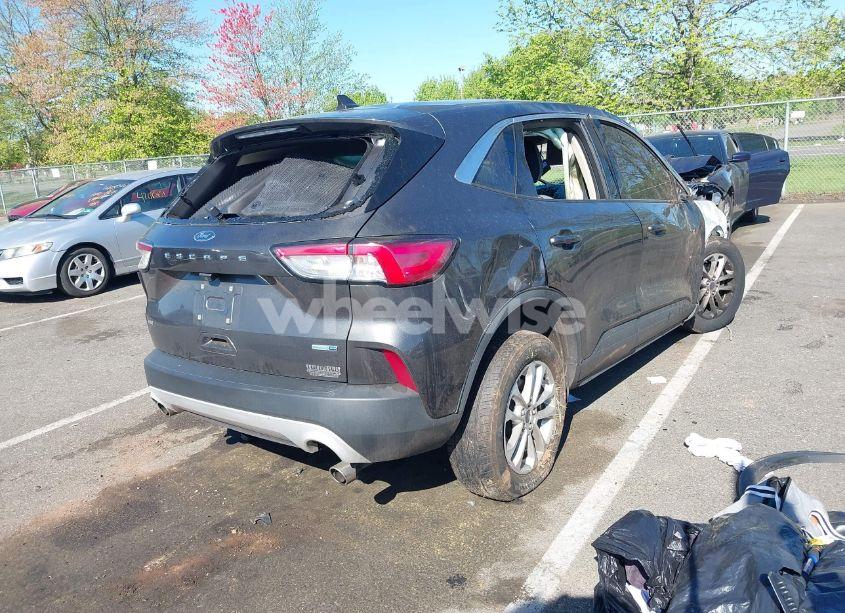 Photo 4 of 2020 Ford Escape SE (VIN 1FMCU9G67LUC37416)