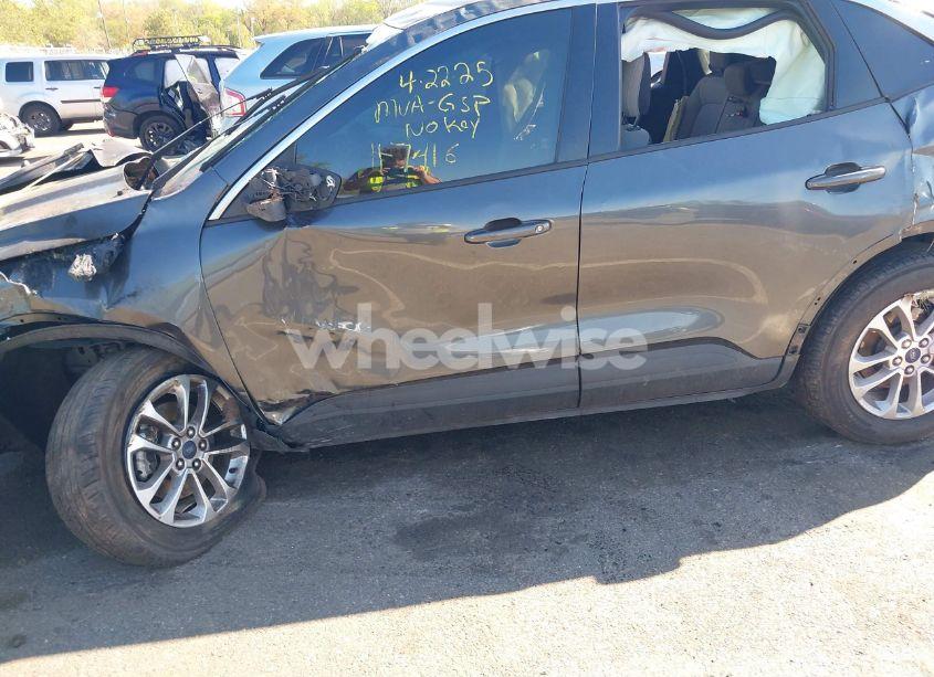 Photo 6 of 2020 Ford Escape SE (VIN 1FMCU9G67LUC37416)