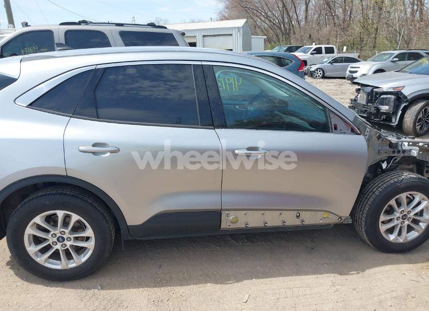 Photo 13 of 2021 Ford Escape SE (VIN 1FMCU9G67MUA08994)