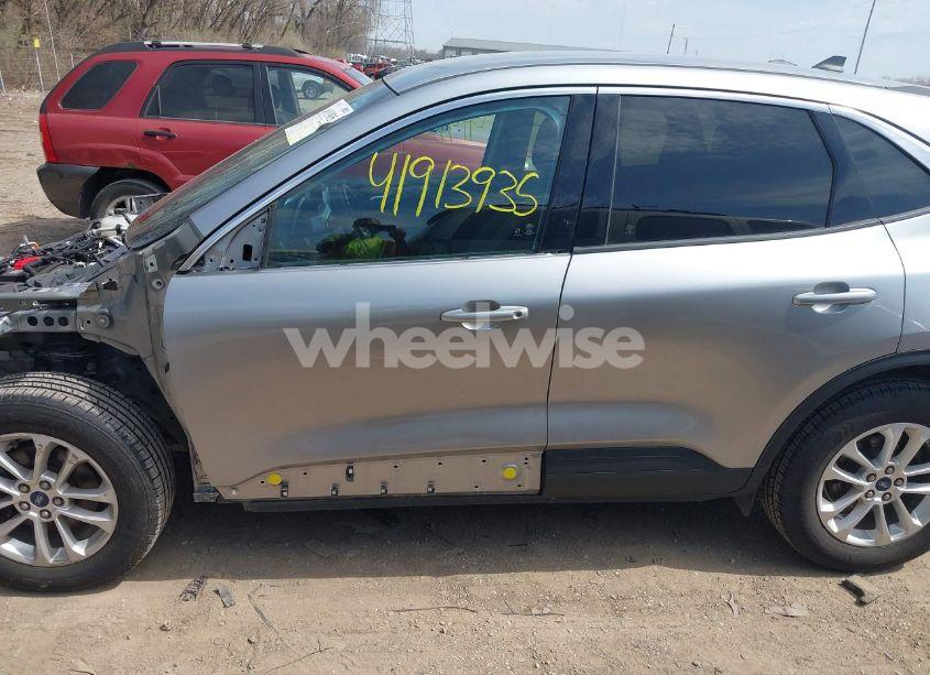 Photo 14 of 2021 Ford Escape SE (VIN 1FMCU9G67MUA08994)