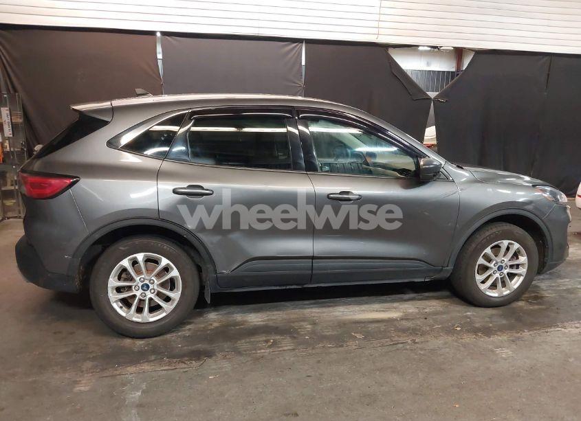 Photo 14 of 2021 Ford Escape SE (VIN 1FMCU9G67MUA22801)