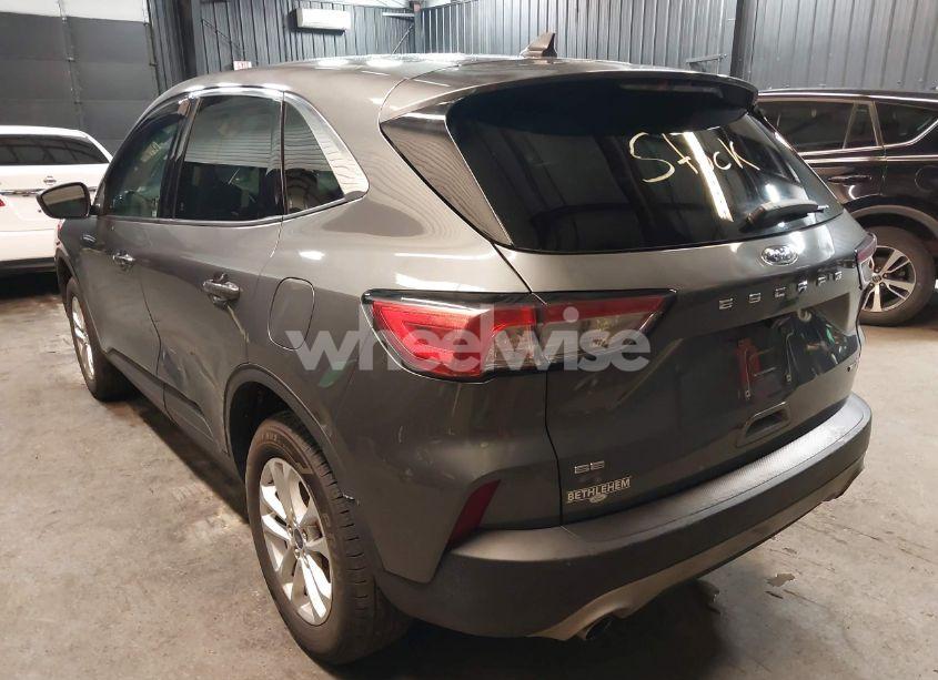 Photo 3 of 2021 Ford Escape SE (VIN 1FMCU9G67MUA22801)