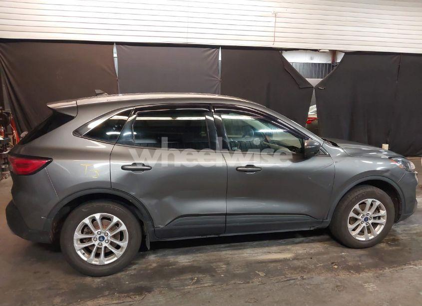 Photo 6 of 2021 Ford Escape SE (VIN 1FMCU9G67MUA22801)