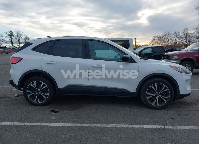 Photo 13 of 2021 Ford Escape SE (VIN 1FMCU9G67MUA29912)