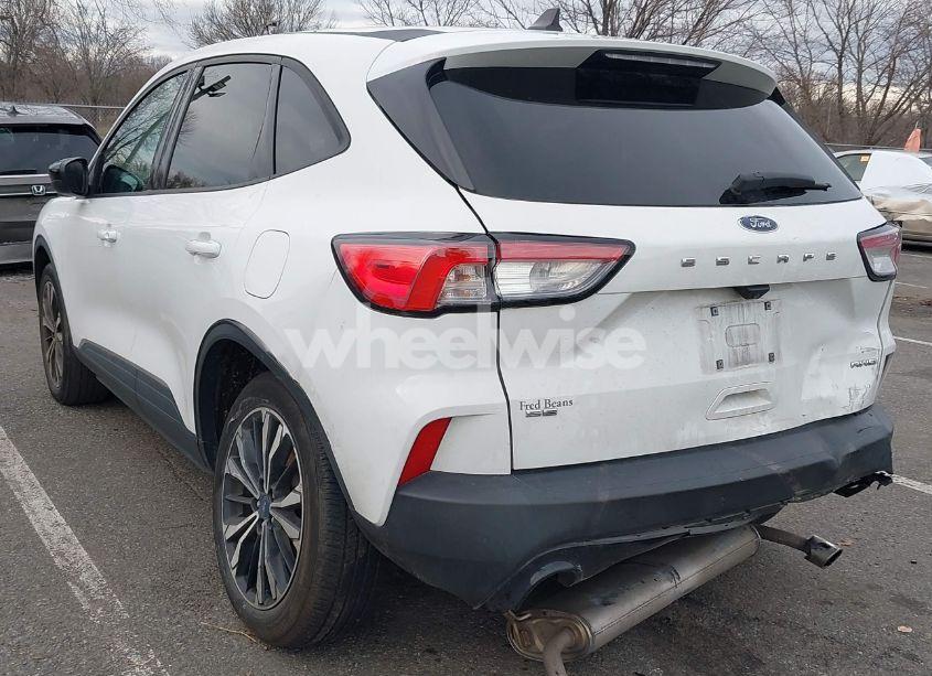 Photo 3 of 2021 Ford Escape SE (VIN 1FMCU9G67MUA29912)