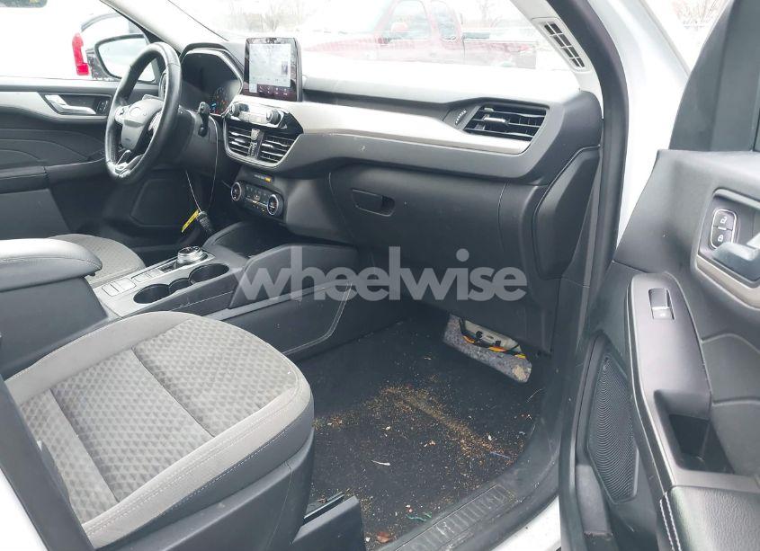Photo 5 of 2021 Ford Escape SE (VIN 1FMCU9G67MUA29912)