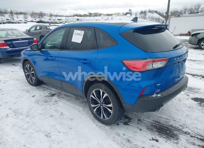Photo 3 of 2021 Ford Escape SE (VIN 1FMCU9G67MUB33302)