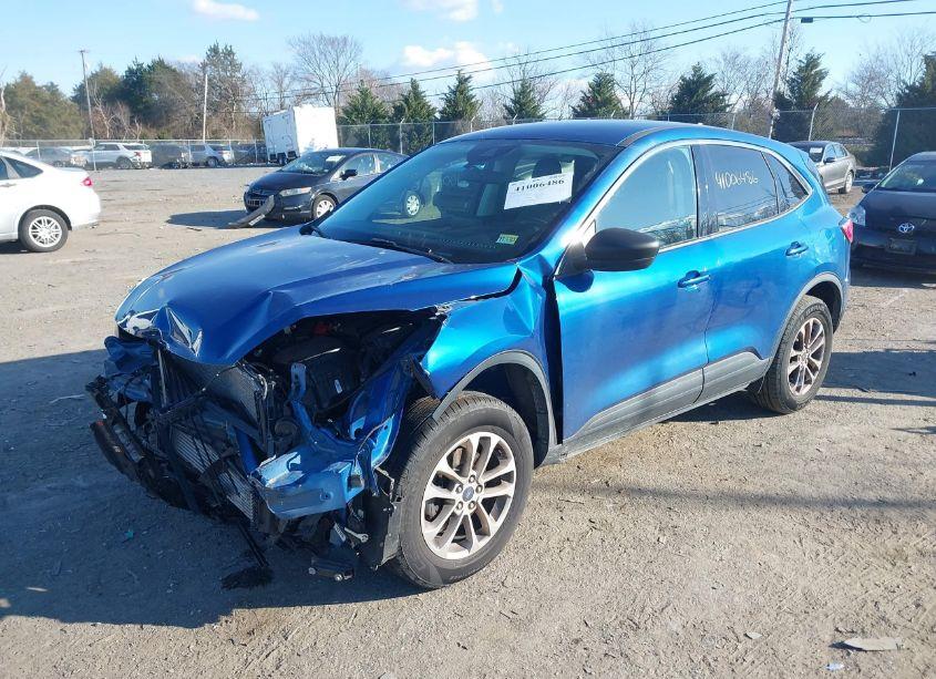 Photo 2 of 2022 Ford Escape SE (VIN 1FMCU9G67NUA21097)