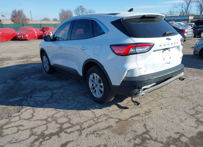 Photo 3 of 2022 Ford Escape SE (VIN 1FMCU9G67NUA26445)