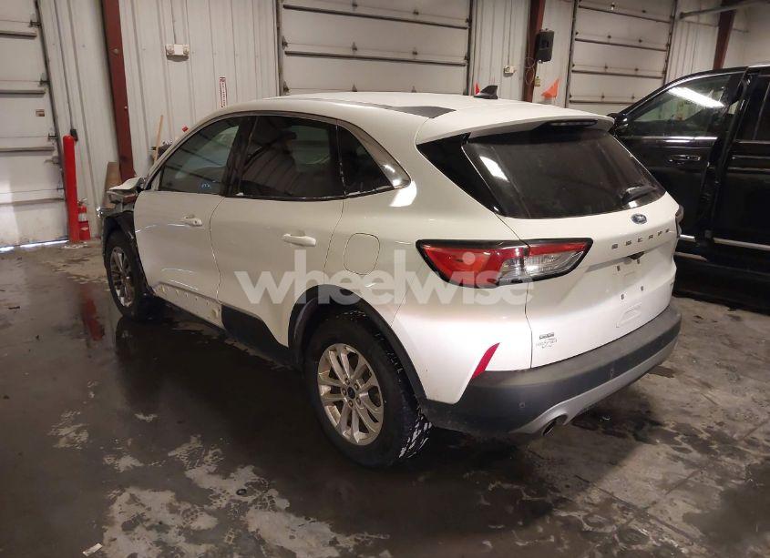 Photo 3 of 2022 Ford Escape SE (VIN 1FMCU9G67NUA61017)