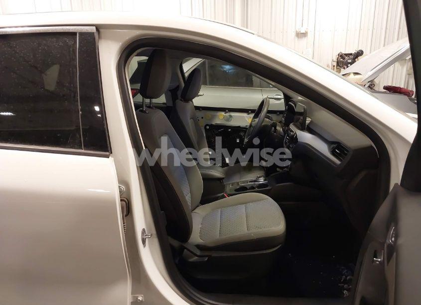 Photo 5 of 2022 Ford Escape SE (VIN 1FMCU9G67NUA61017)