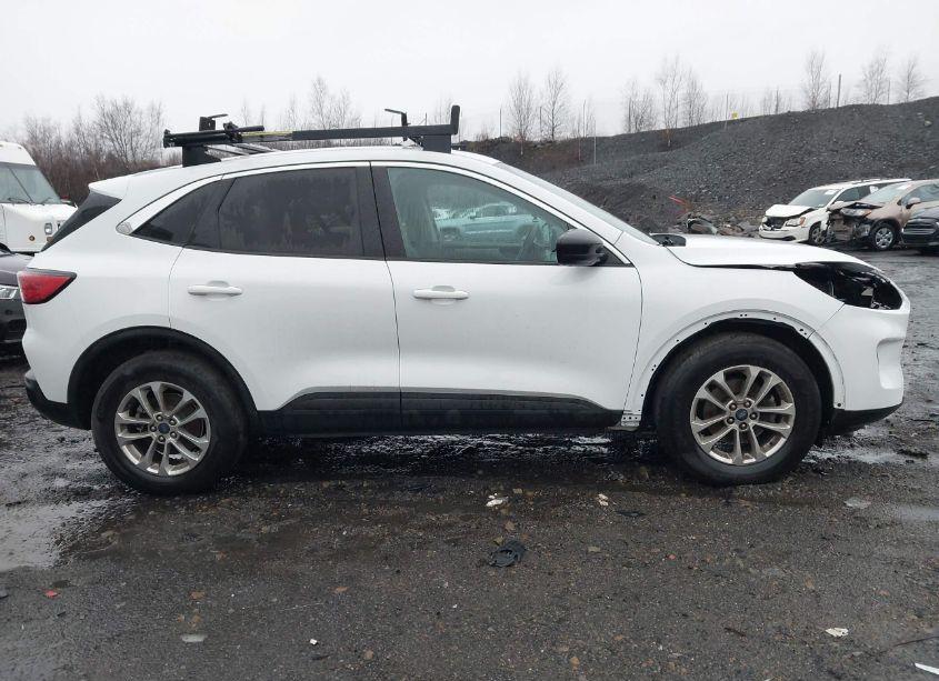 Photo 14 of 2022 Ford Escape SE (VIN 1FMCU9G67NUB31258)