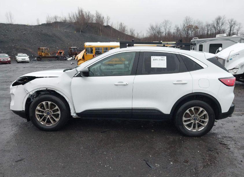 Photo 15 of 2022 Ford Escape SE (VIN 1FMCU9G67NUB31258)