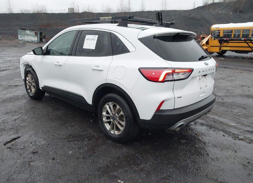 Photo 3 of 2022 Ford Escape SE (VIN 1FMCU9G67NUB31258)