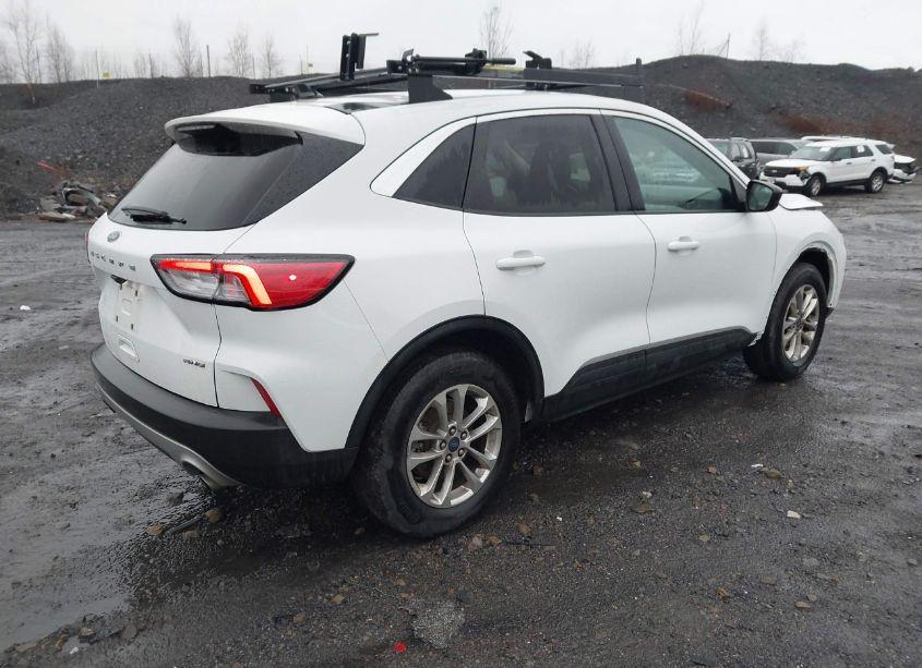 Photo 4 of 2022 Ford Escape SE (VIN 1FMCU9G67NUB31258)