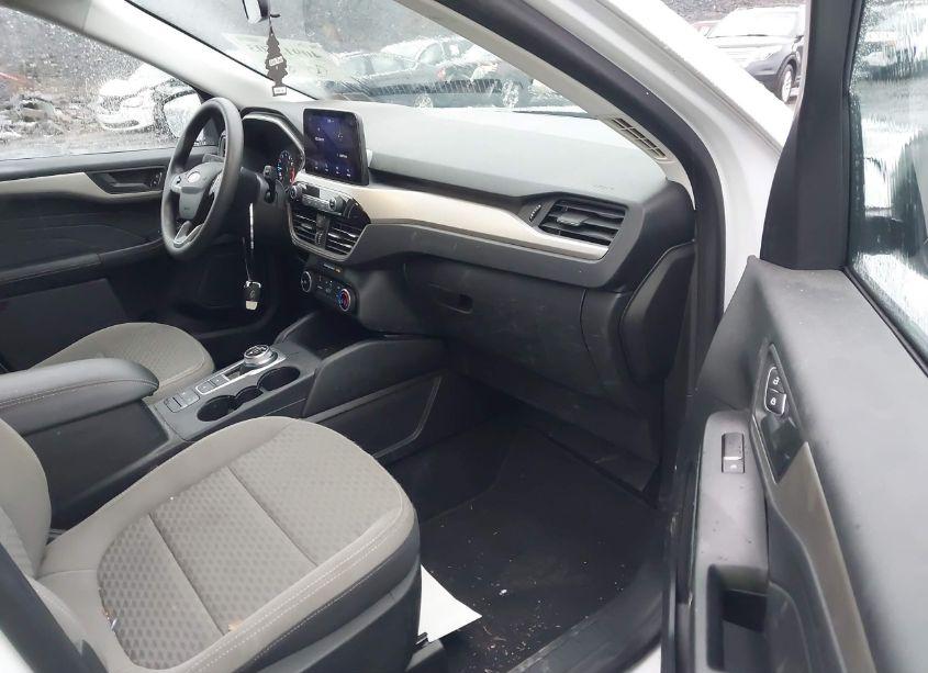 Photo 5 of 2022 Ford Escape SE (VIN 1FMCU9G67NUB31258)