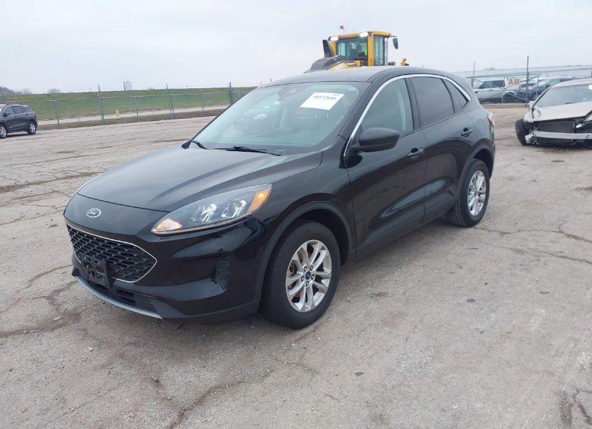 Photo 2 of 2022 Ford Escape SE (VIN 1FMCU9G67NUB33379)