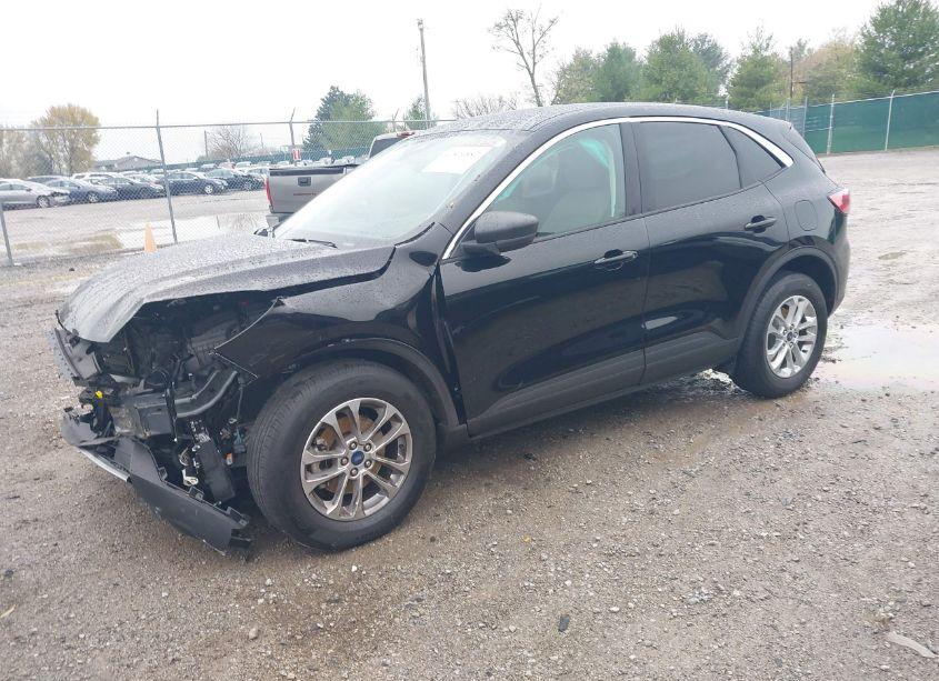 Photo 2 of 2022 Ford Escape SE (VIN 1FMCU9G67NUB40462)