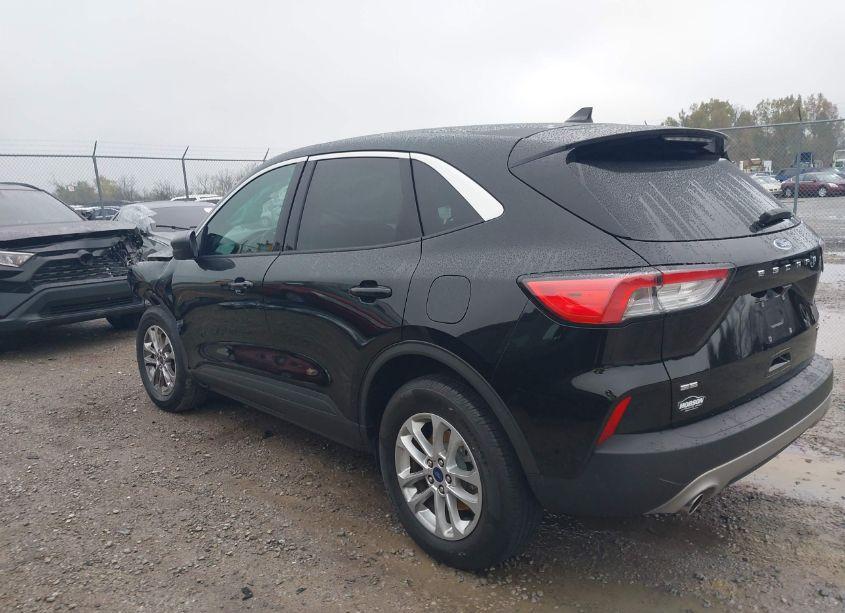 Photo 3 of 2022 Ford Escape SE (VIN 1FMCU9G67NUB40462)