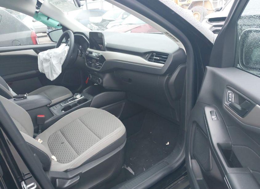 Photo 5 of 2022 Ford Escape SE (VIN 1FMCU9G67NUB40462)