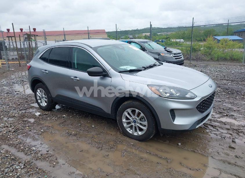 2022 Ford Escape SE (VIN 1FMCU9G67NUB41403) main photo