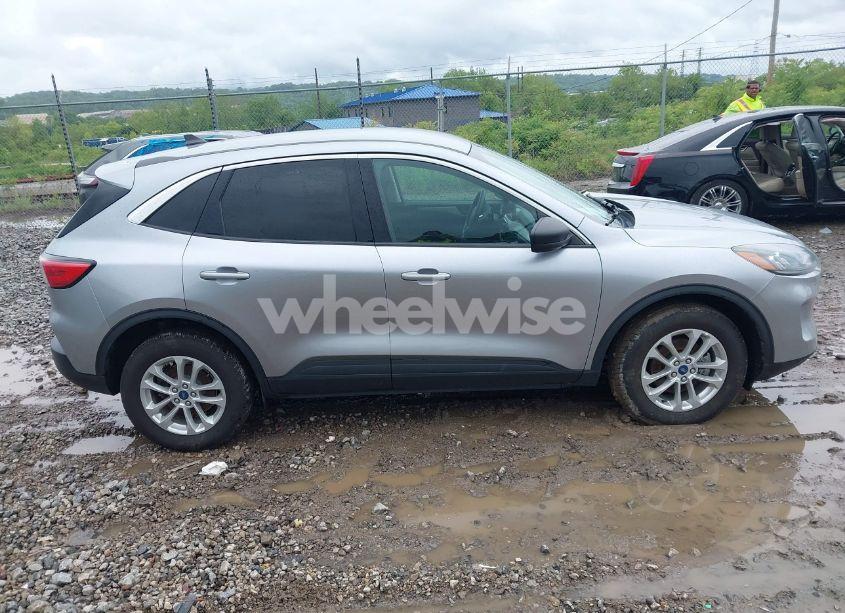 Photo 13 of 2022 Ford Escape SE (VIN 1FMCU9G67NUB41403)