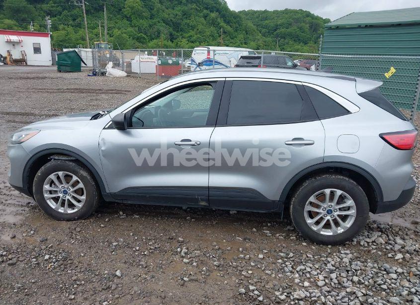 Photo 14 of 2022 Ford Escape SE (VIN 1FMCU9G67NUB41403)