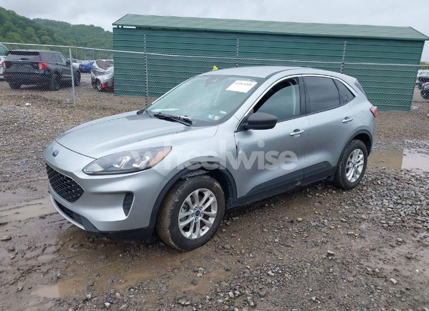 Photo 2 of 2022 Ford Escape SE (VIN 1FMCU9G67NUB41403)