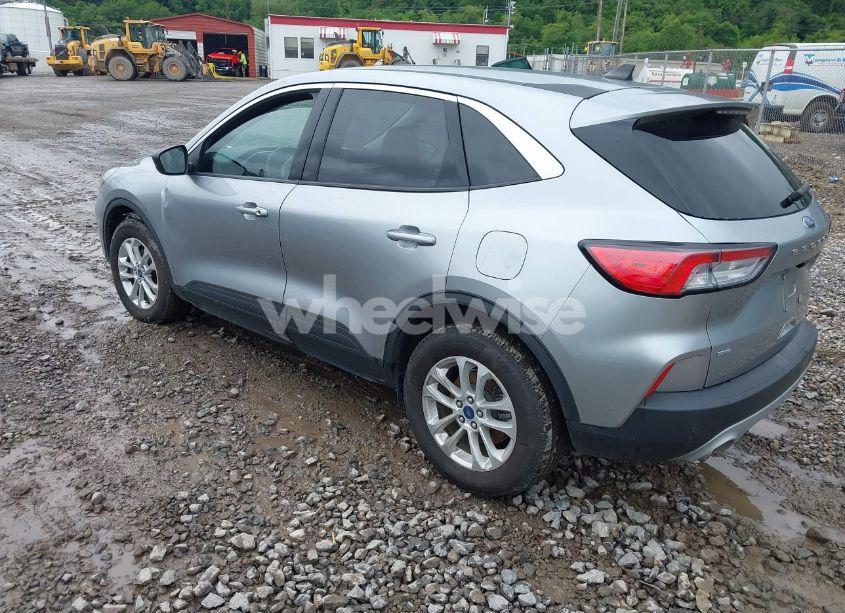 Photo 3 of 2022 Ford Escape SE (VIN 1FMCU9G67NUB41403)